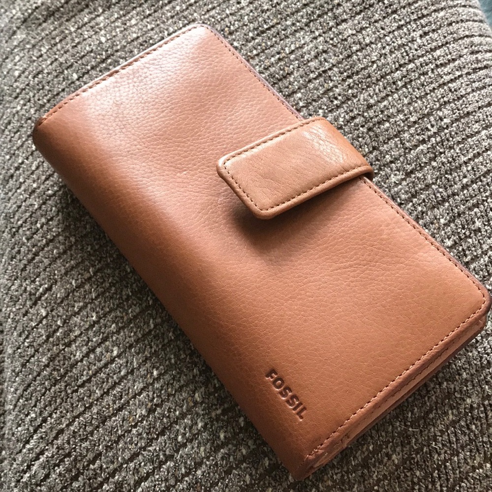 Fossil like new wallet w/address book
